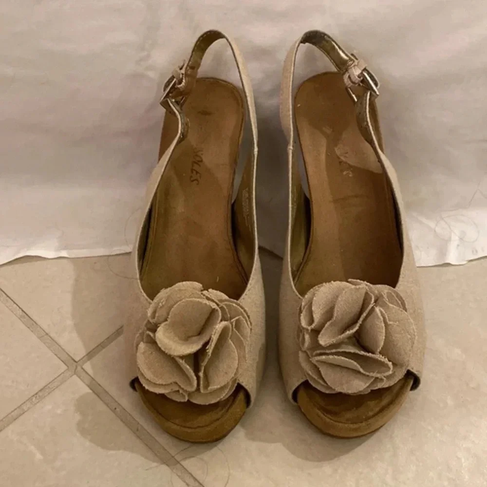 Aerosoles‎ flower espadrille heel